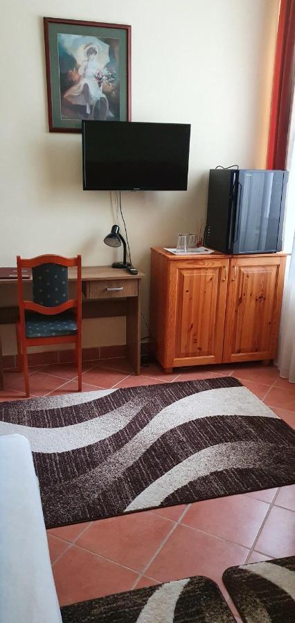 Bed and Breakfast 100 Eves Fogado Szatymaz Zewnętrze zdjęcie