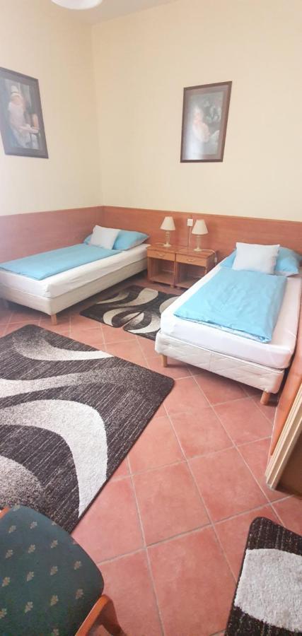 Bed and Breakfast 100 Eves Fogado Szatymaz Zewnętrze zdjęcie
