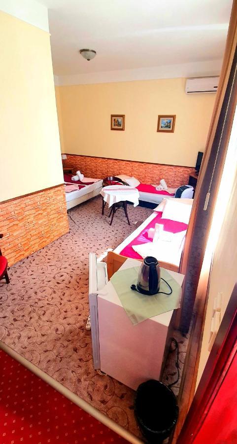Bed and Breakfast 100 Eves Fogado Szatymaz Zewnętrze zdjęcie