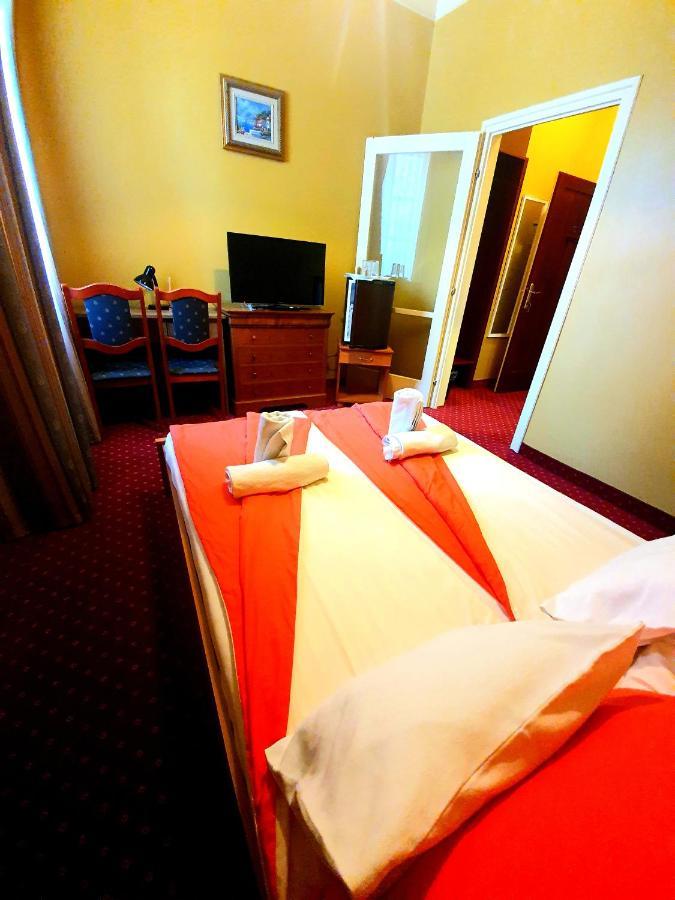 Bed and Breakfast 100 Eves Fogado Szatymaz Zewnętrze zdjęcie