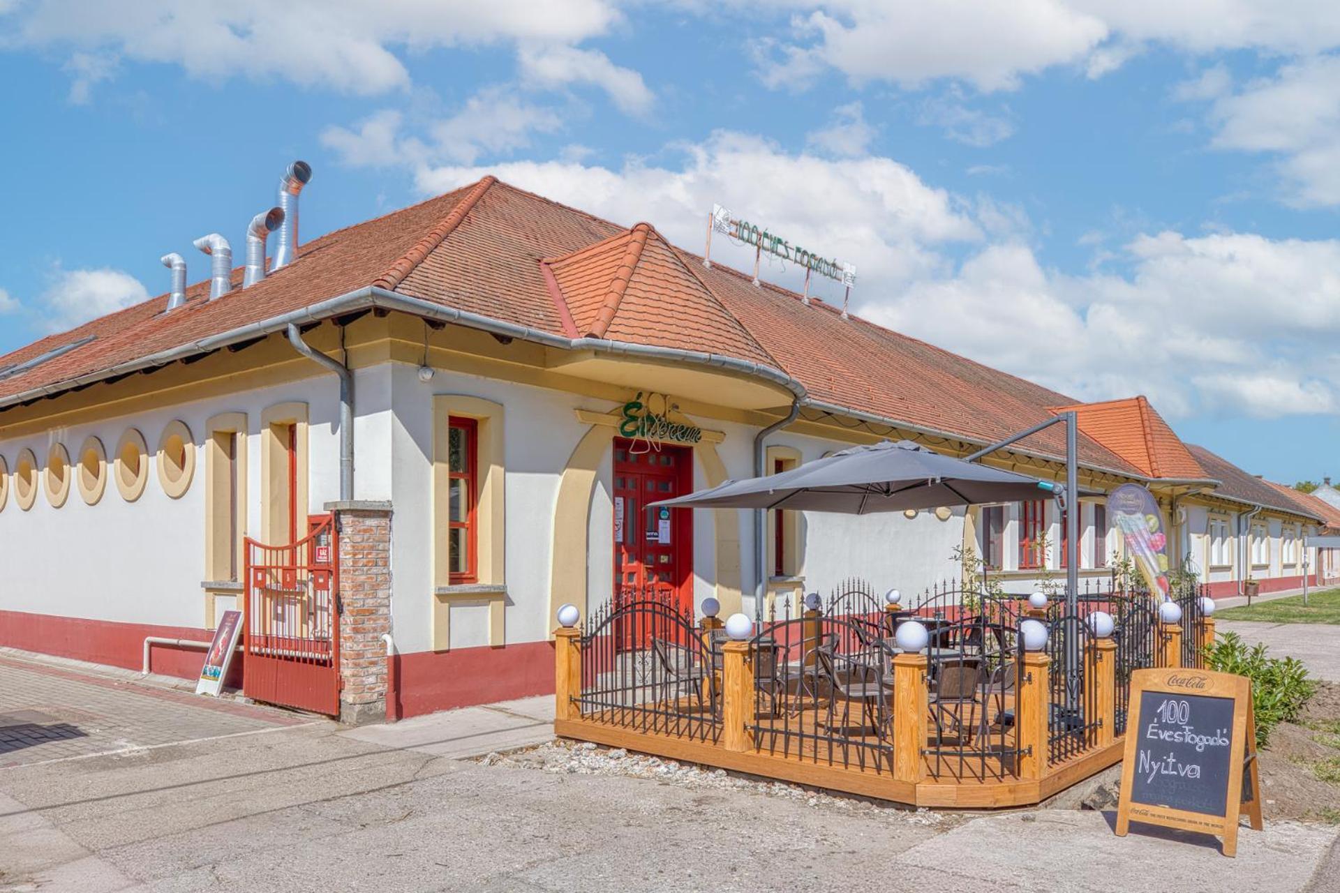 Bed and Breakfast 100 Eves Fogado Szatymaz Zewnętrze zdjęcie
