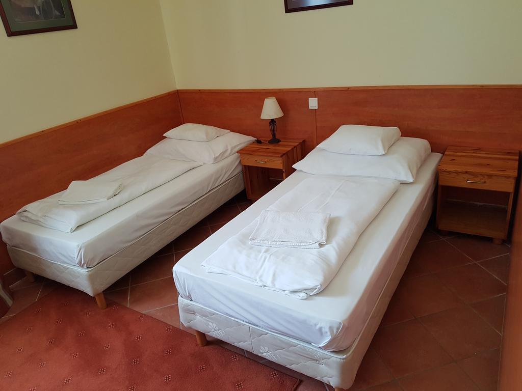 Bed and Breakfast 100 Eves Fogado Szatymaz Zewnętrze zdjęcie
