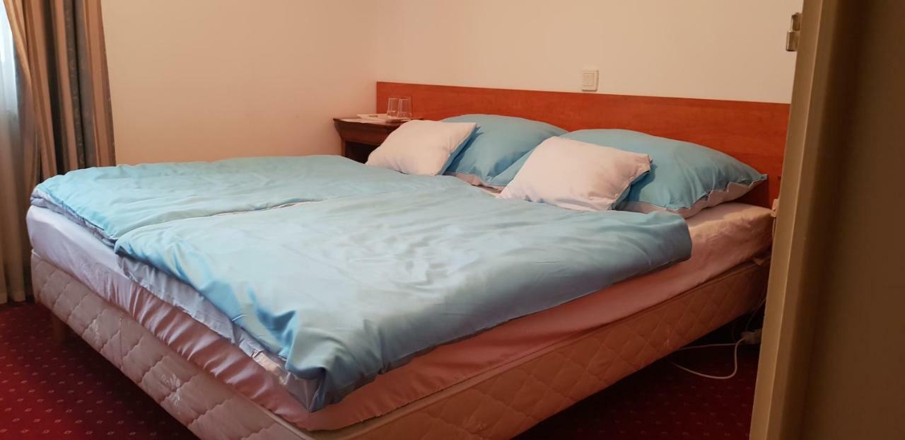 Bed and Breakfast 100 Eves Fogado Szatymaz Zewnętrze zdjęcie
